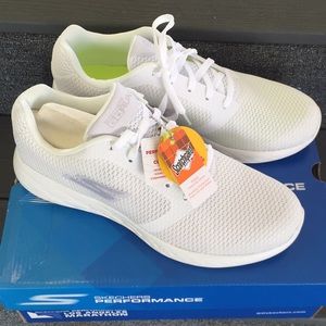 NWT Sketchers White Men size 9 4E Very comfortable